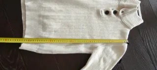 Maglione bianco in pura lana con 4 bottoni