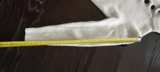 Maglione bianco in pura lana con 4 bottoni