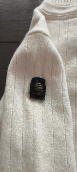 Maglione bianco in pura lana con 4 bottoni