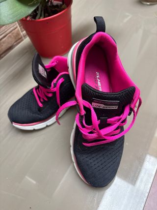 Zapatillas Skechers Mujer Negro y Rosa