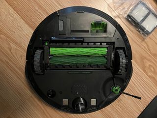 Roomba j7+ Robot Aspirador(más filtros y cepillos)