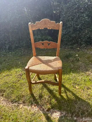 Mesa de comedor con 6 sillas de madera