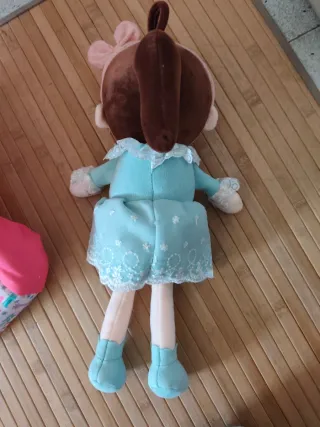 Muñeca con maxicosi