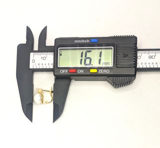 Pendiente de oro de 18k con perlas, 3.32 g.