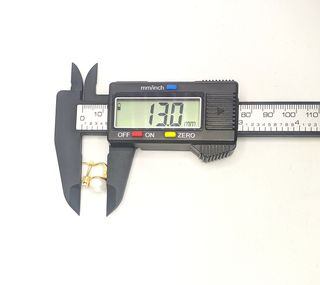 Pendiente de oro de 18k con perlas, 3.32 g.