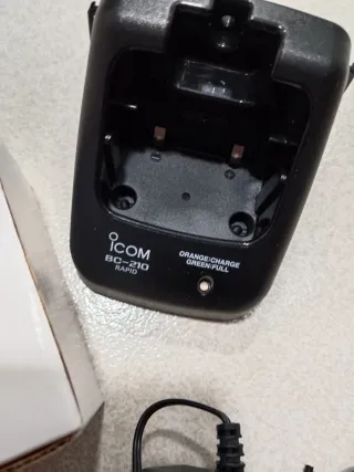 Cargador Icom BC-160 VHF Marino