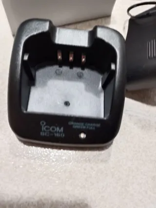 Cargador Icom BC-160 VHF Marino