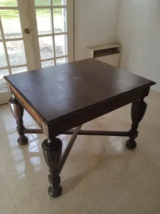 Mesa de comedor de madera con 6 sillas