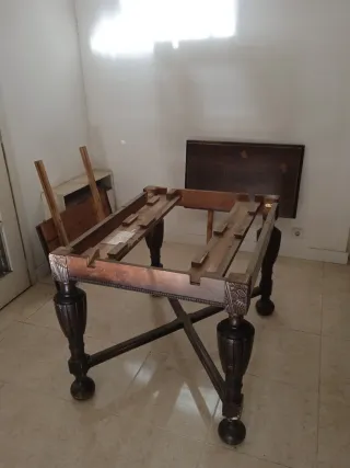 Mesa de comedor de madera con 6 sillas