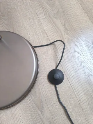 Lámpara de pie.