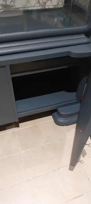 Vitrina restaurada azul