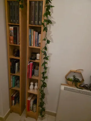 Librerías de madera ikea. Baldas regulables.