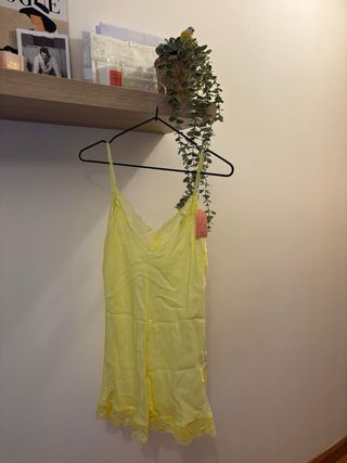 Camiseta lencera encaje tirante ajustable