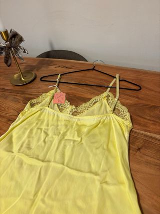 Camiseta lencera encaje tirante ajustable