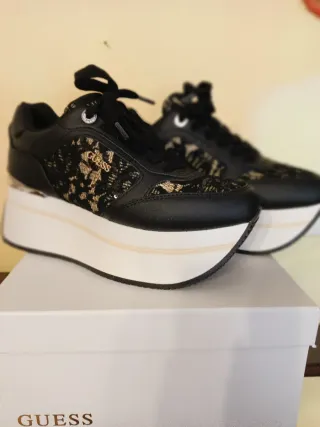Sneakers Guess nere con pizzo
