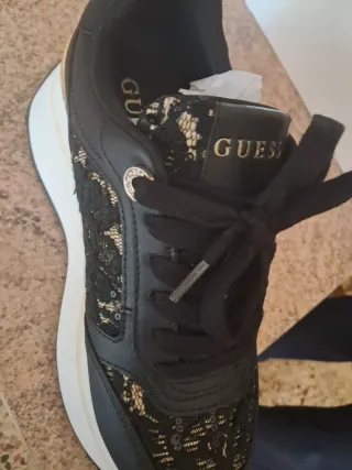 Sneakers Guess nere con pizzo