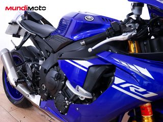 YAMAHA YZF R1