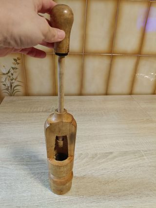 Encorchadora de madera