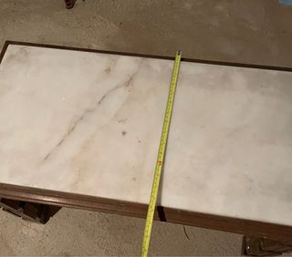 Mesa centro mármol rosado y madera