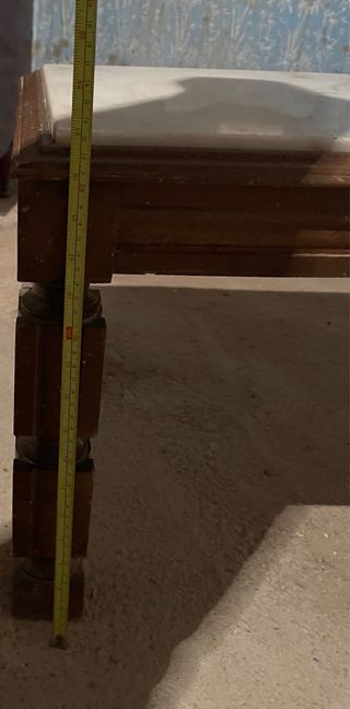 Mesa centro mármol rosado y madera