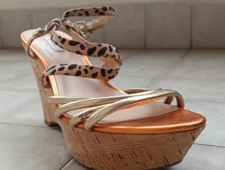 Sandali Guess donna oro e arancio