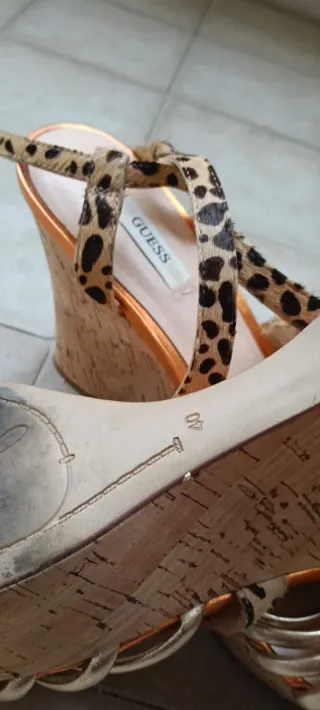 Sandali Guess donna oro e arancio