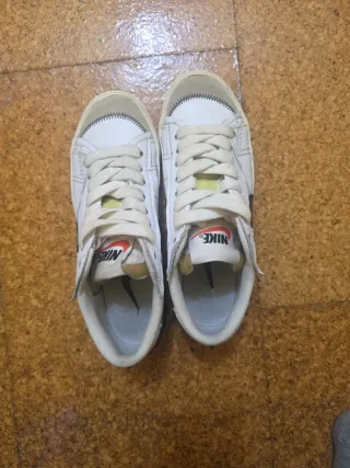 Zapatillas Nike Blancas y Negras