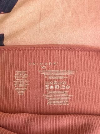 Top corto de tirantes rosa