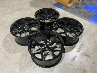 Llantas 21” Audi RS6 — Negro brillante — 5x