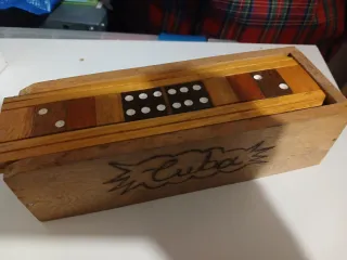 Dominó de madera hecho en Cuba