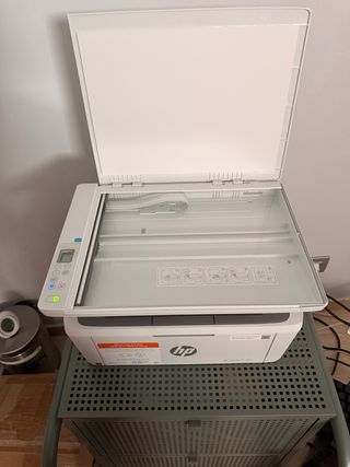 Stampante multifunzione HP LaserJet con scanner