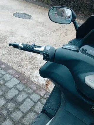 Yamaha TMAX Maxi Scooter Negra