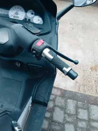 Yamaha TMAX Maxi Scooter Negra