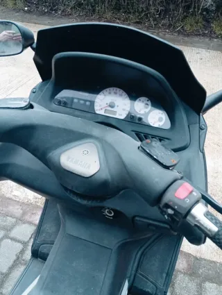 Yamaha TMAX Maxi Scooter Negra