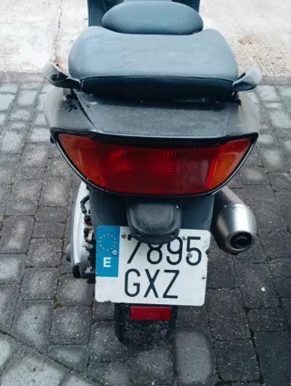 Yamaha TMAX Maxi Scooter Negra