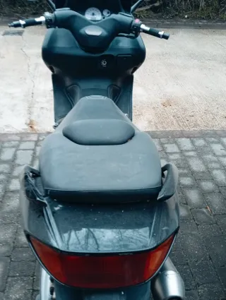 Yamaha TMAX Maxi Scooter Negra