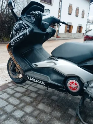 Yamaha TMAX Maxi Scooter Negra