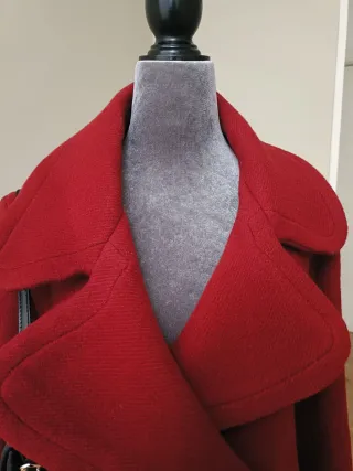 Abrigo rojo de paño