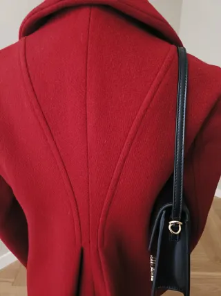 Abrigo rojo de paño