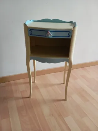 Mesita de noche madera crema y azul