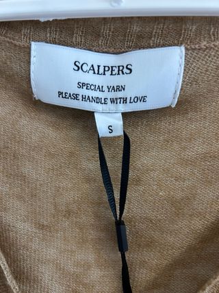 Jersey Scalpers cuello pico beige talla S