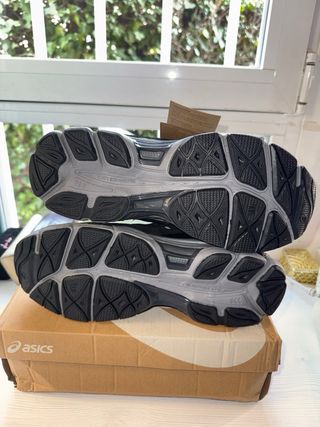 Asics Gel NYC talla 44 negras y grises