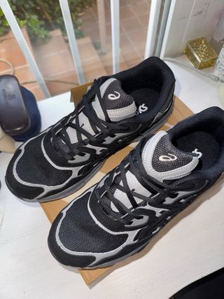 Asics Gel NYC talla 44 negras y grises