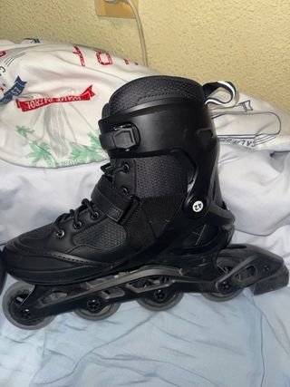 Patines de línea negros talla 42 + protecciones