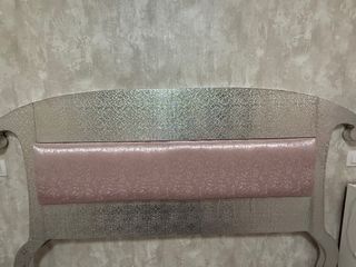 Cabecero de metal repujado y tela para cama de 150