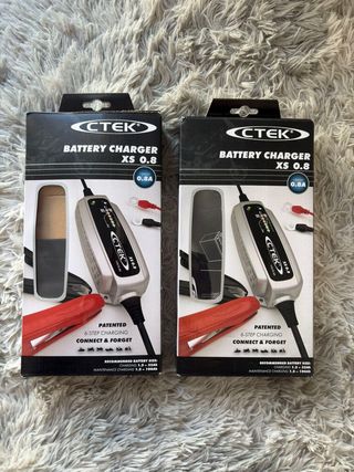 Cargador de Batería CTEK XS 0.8 Gris y Rojo -...