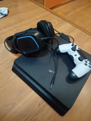 Ps4 Negra + Mando Blanco