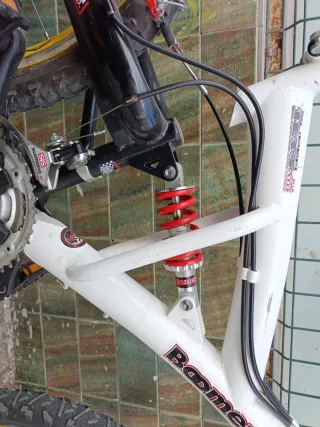 Bicicleta Montaña Blanca y Amarilla