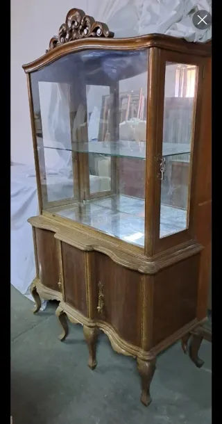 Mueble antiguo de madera
