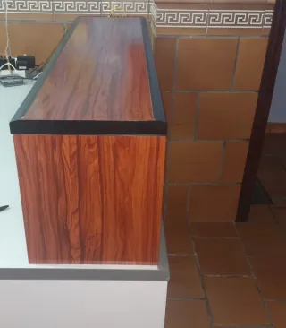 Mesa de oficina/recepción. Urge por mudanza.